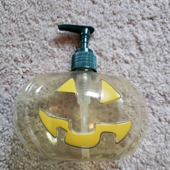 Lot of Seasonal Soap Dispensers - Picture 5 of 6